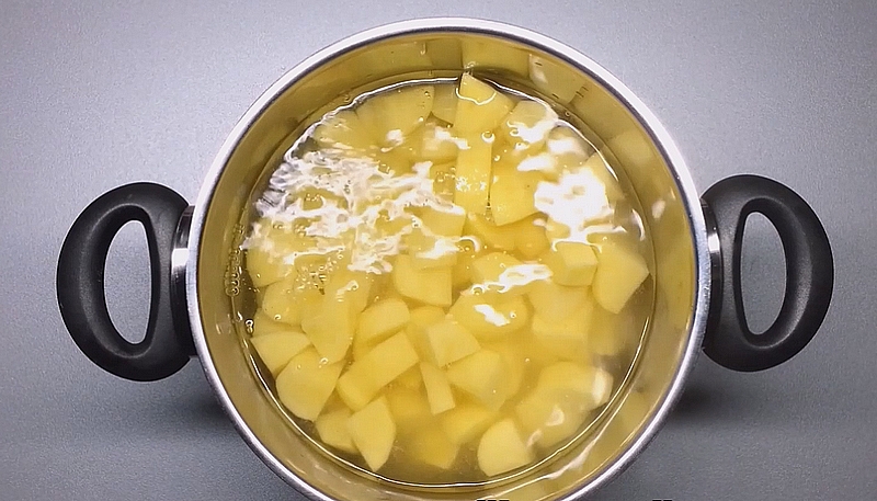 Vařené přílohové brambory recept