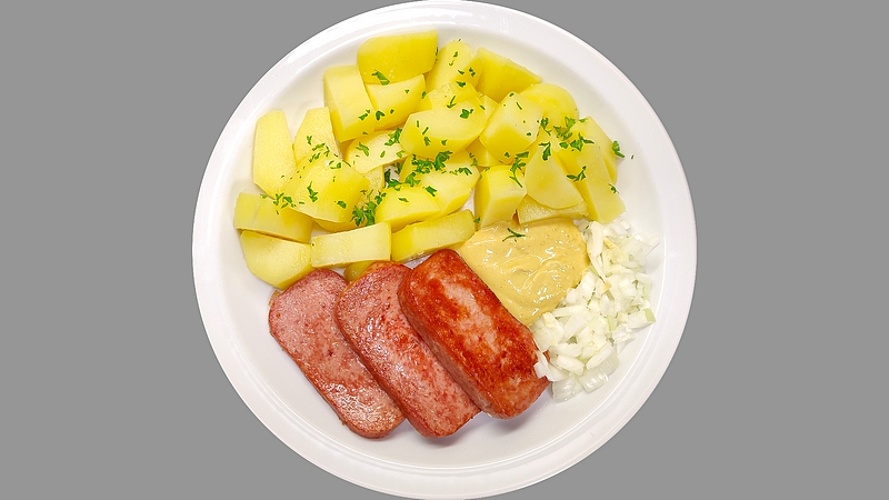 Lančmít (Lunchmeat) s brambory, hořčicí a cibulí recept
