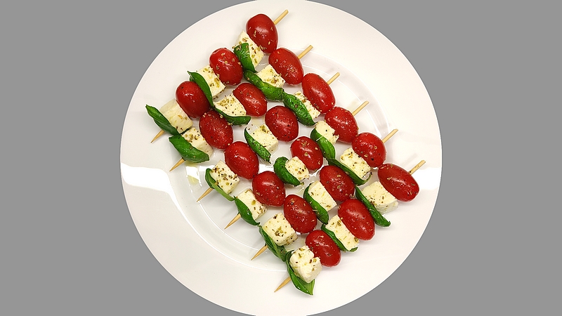 Mozzarella s rajčaty a bazalkou recept