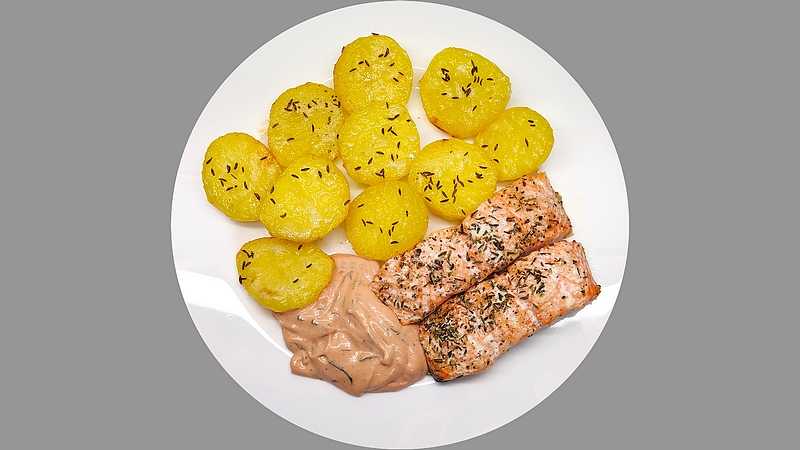 Pečený losos s bramborami na jednom plechu recept