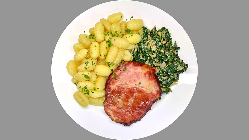 Uzené maso se špenátem a noky recept